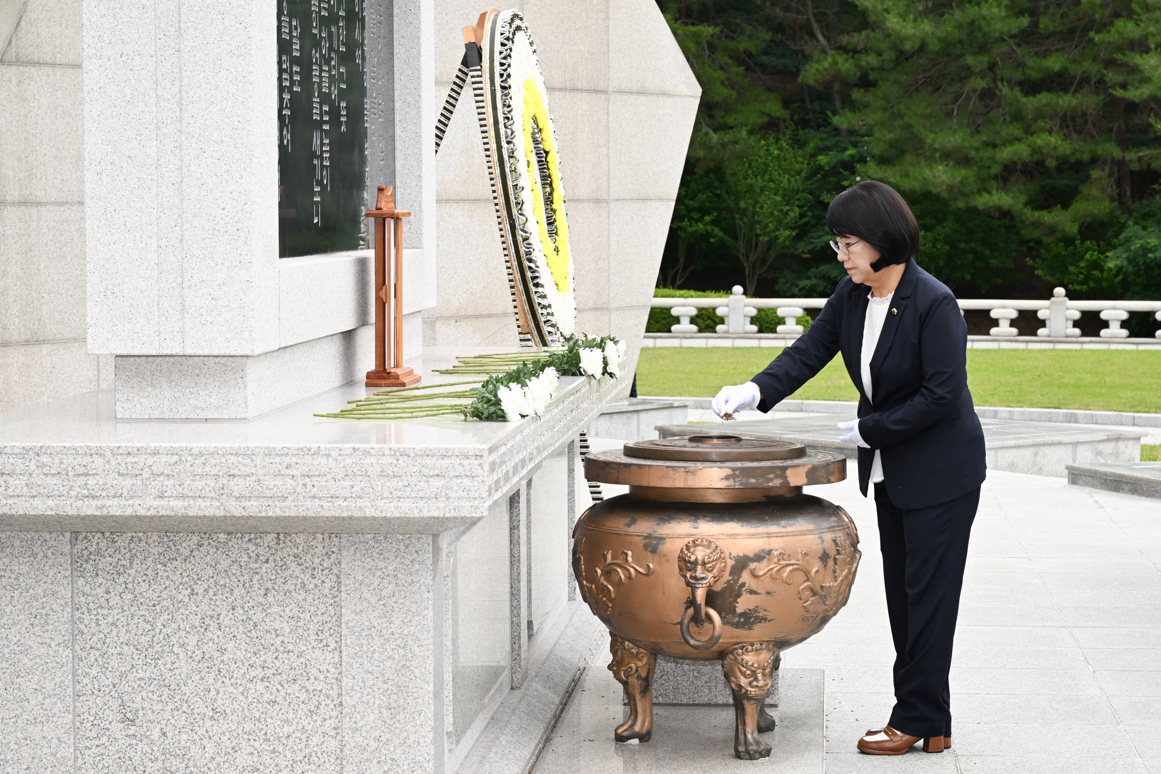 제9대 울산광역시의회 의원 현충탑 참배5