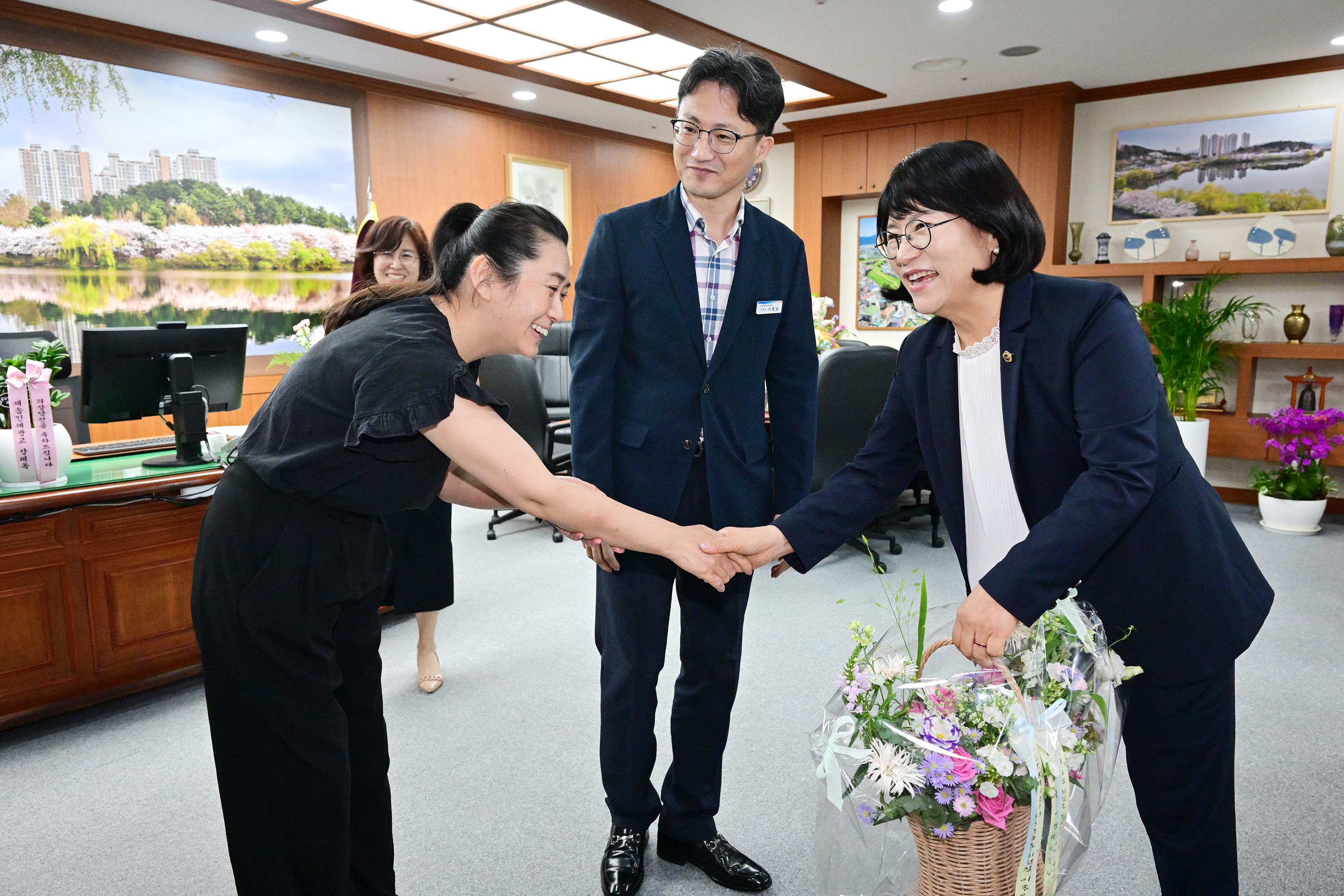 이영해 의장, 제 10기 공무원노조 임원진들과 환담1