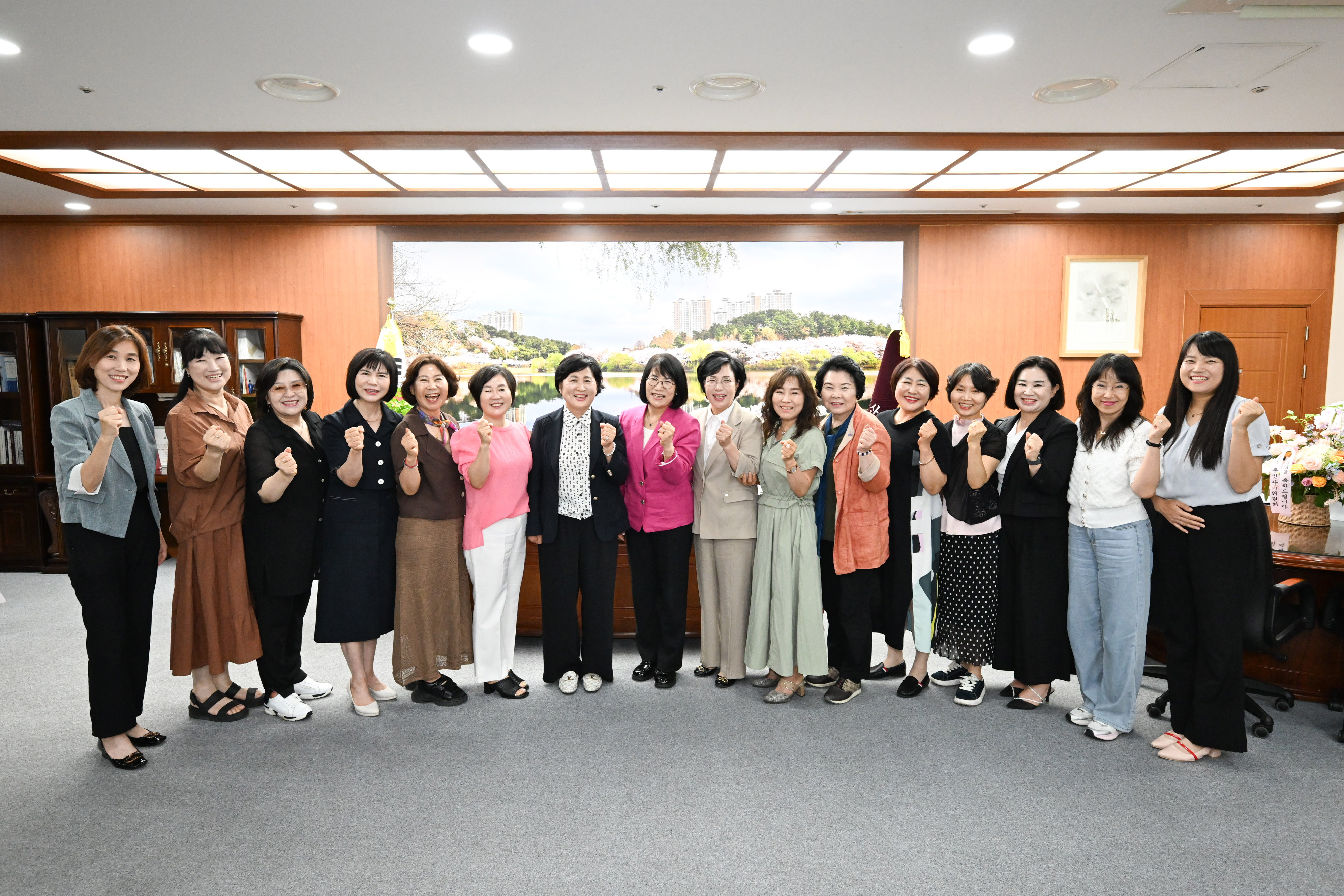 이영해 의장, (사)의회를 사랑하는 사람들 임원진 환담1
