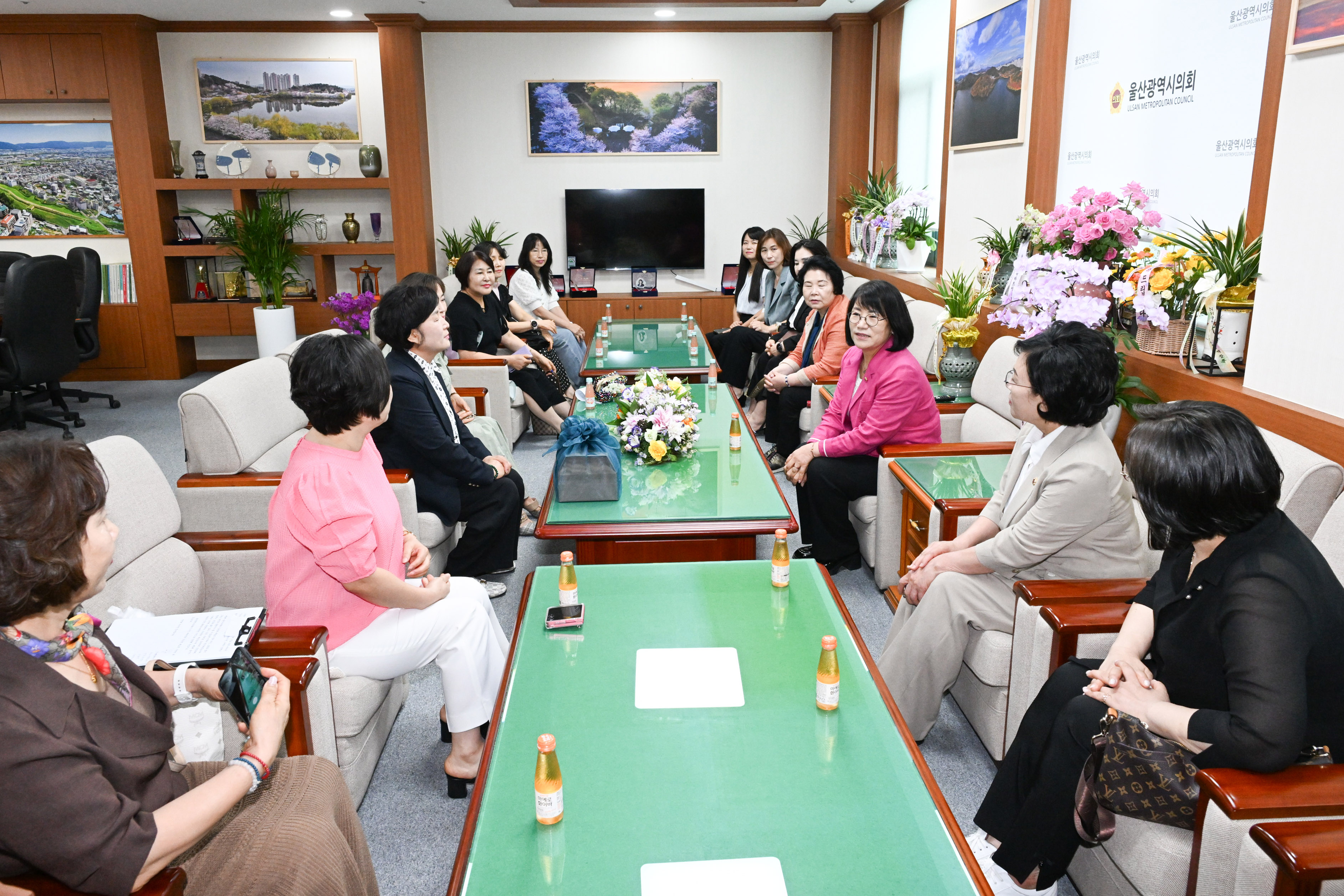 이영해 의장, (사)의회를 사랑하는 사람들 임원진 환담2