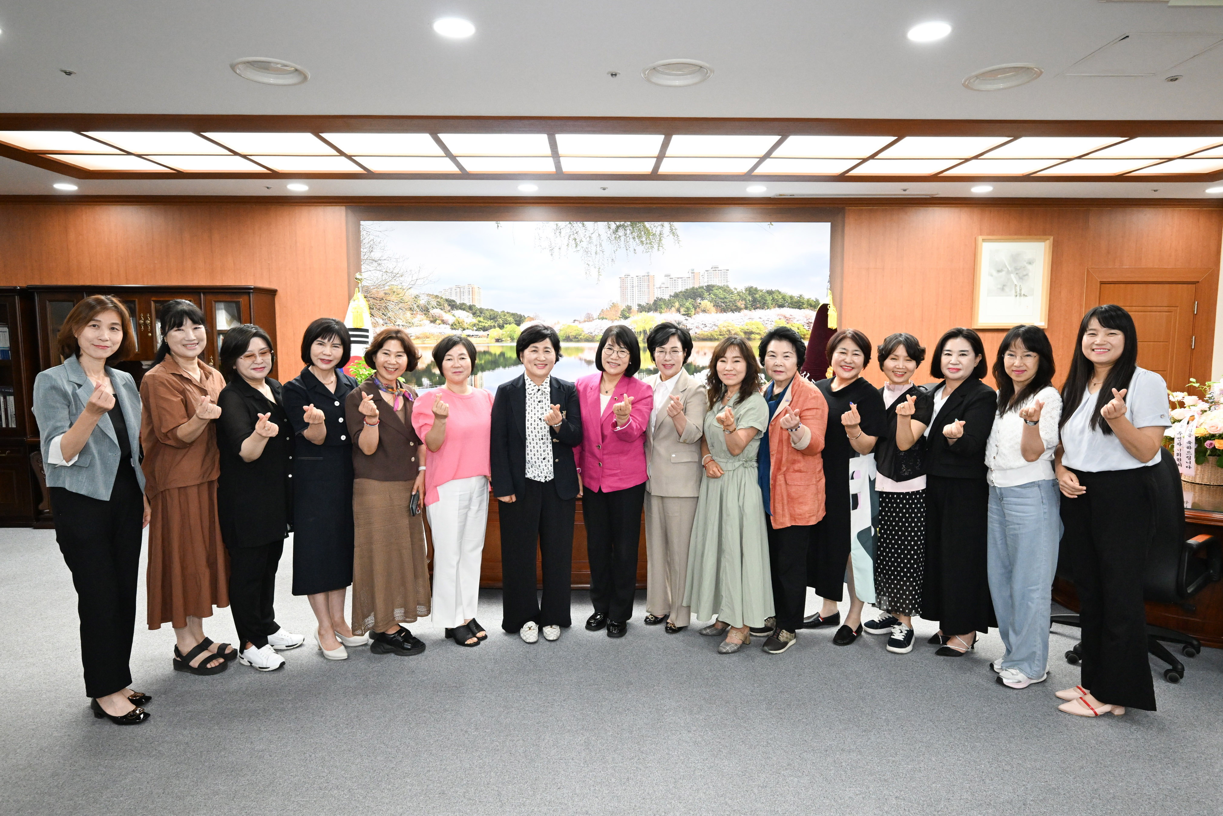 이영해 의장, (사)의회를 사랑하는 사람들 임원진 환담4