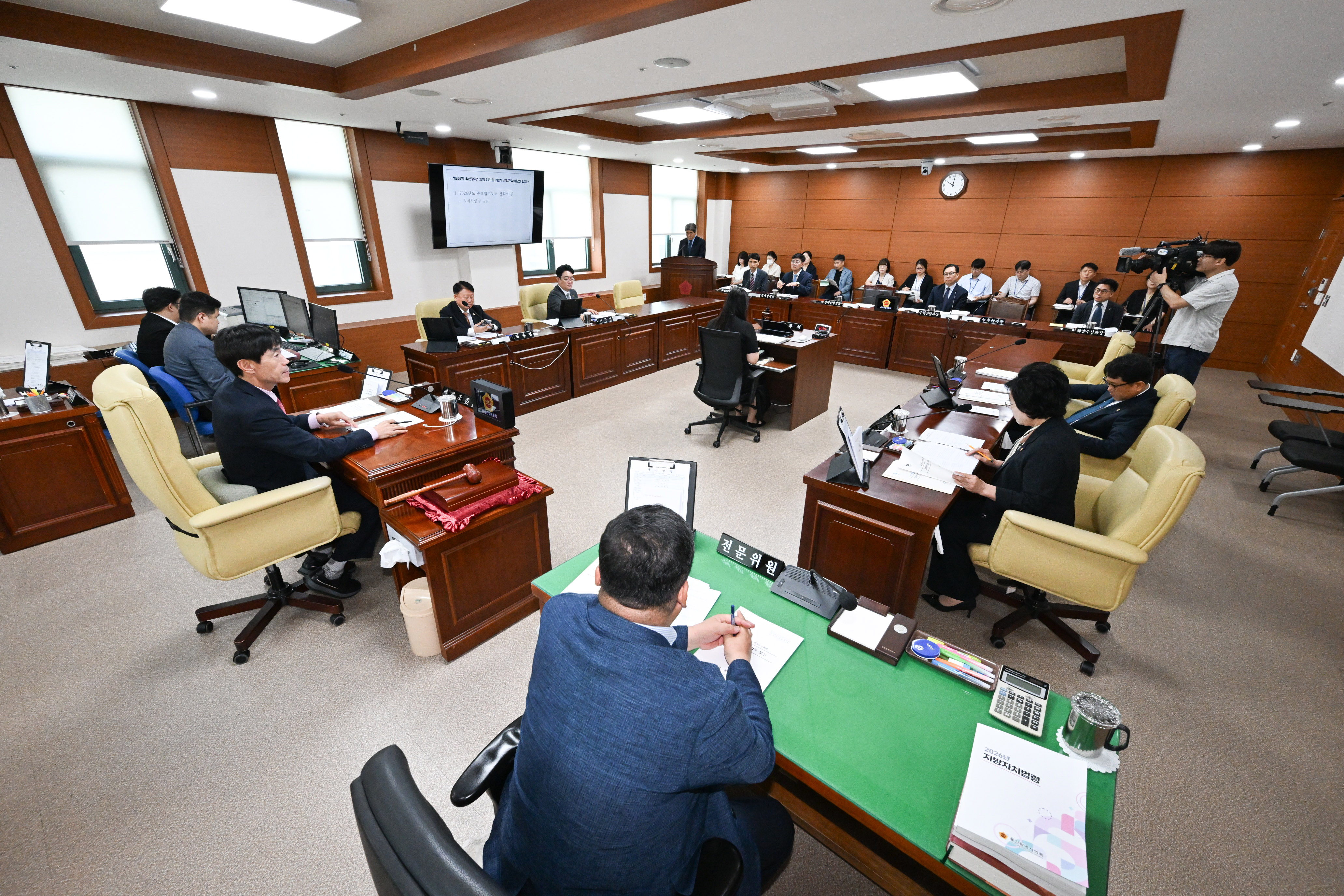 산업건설위원회, 경제산업실·울산테크노파크 2026년도 주요업무보고 청취의 건2