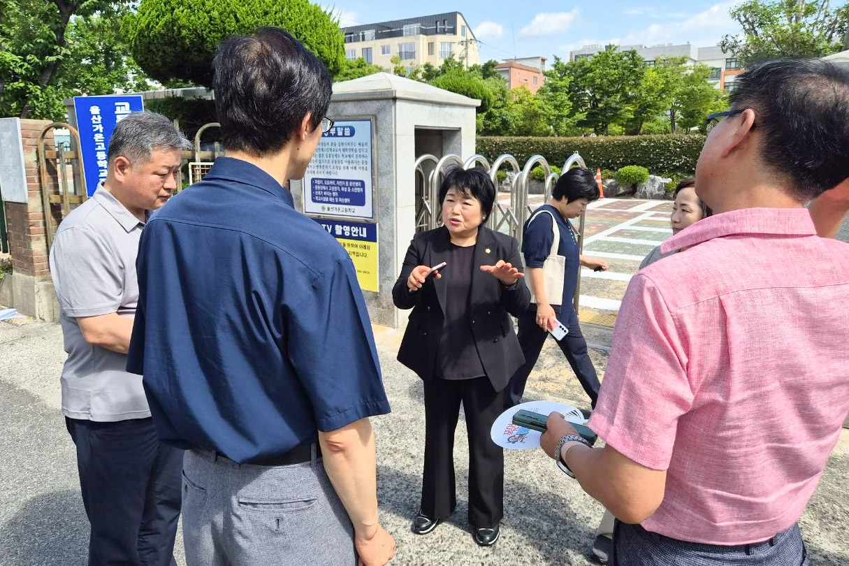 강혜순 교육위원장 중구 약사샘 주변 환경정비 사업 현장 점검3