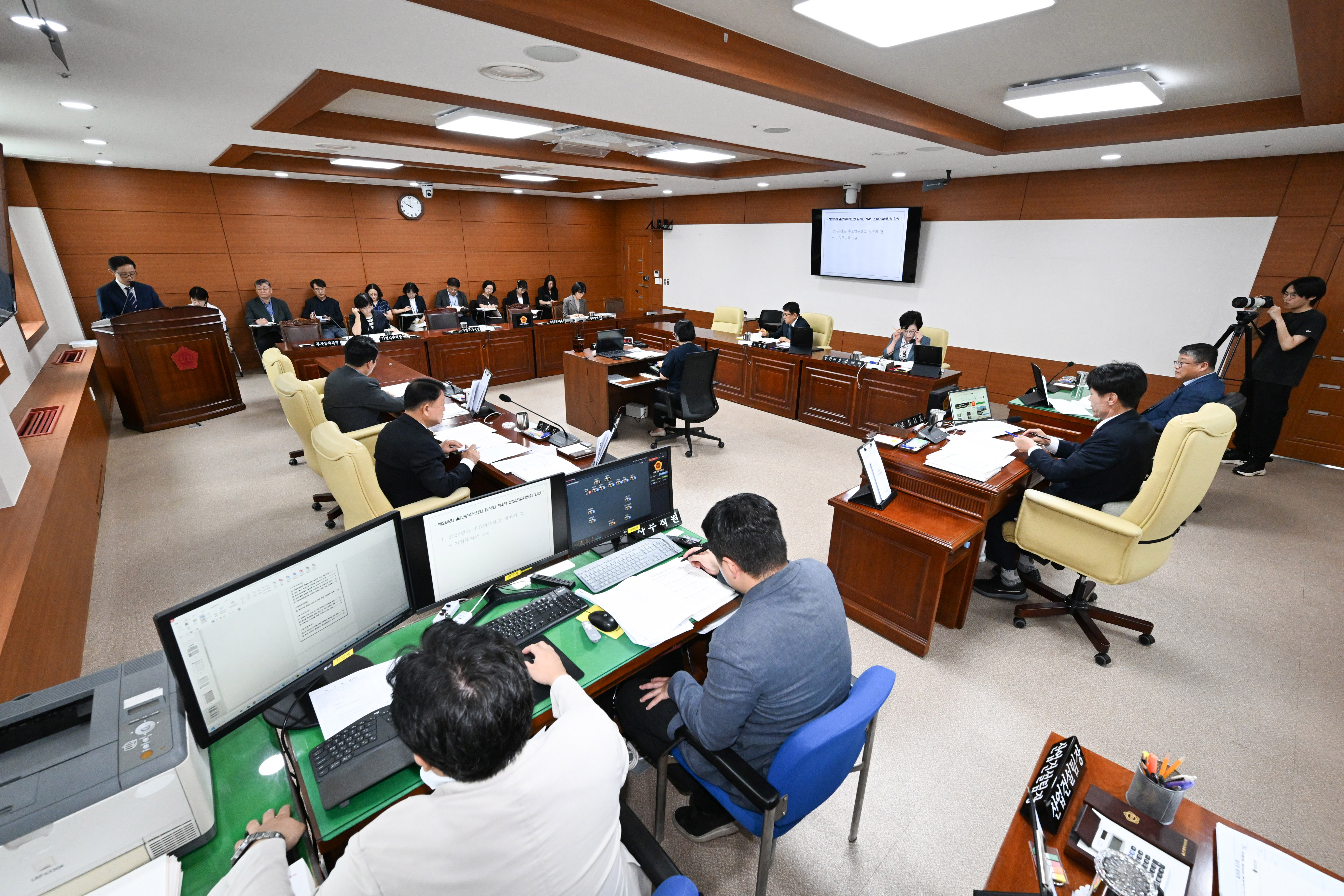 산업건설위원회, 기업투자국 소관 2026년도 주요업무보고 청취의 건3
