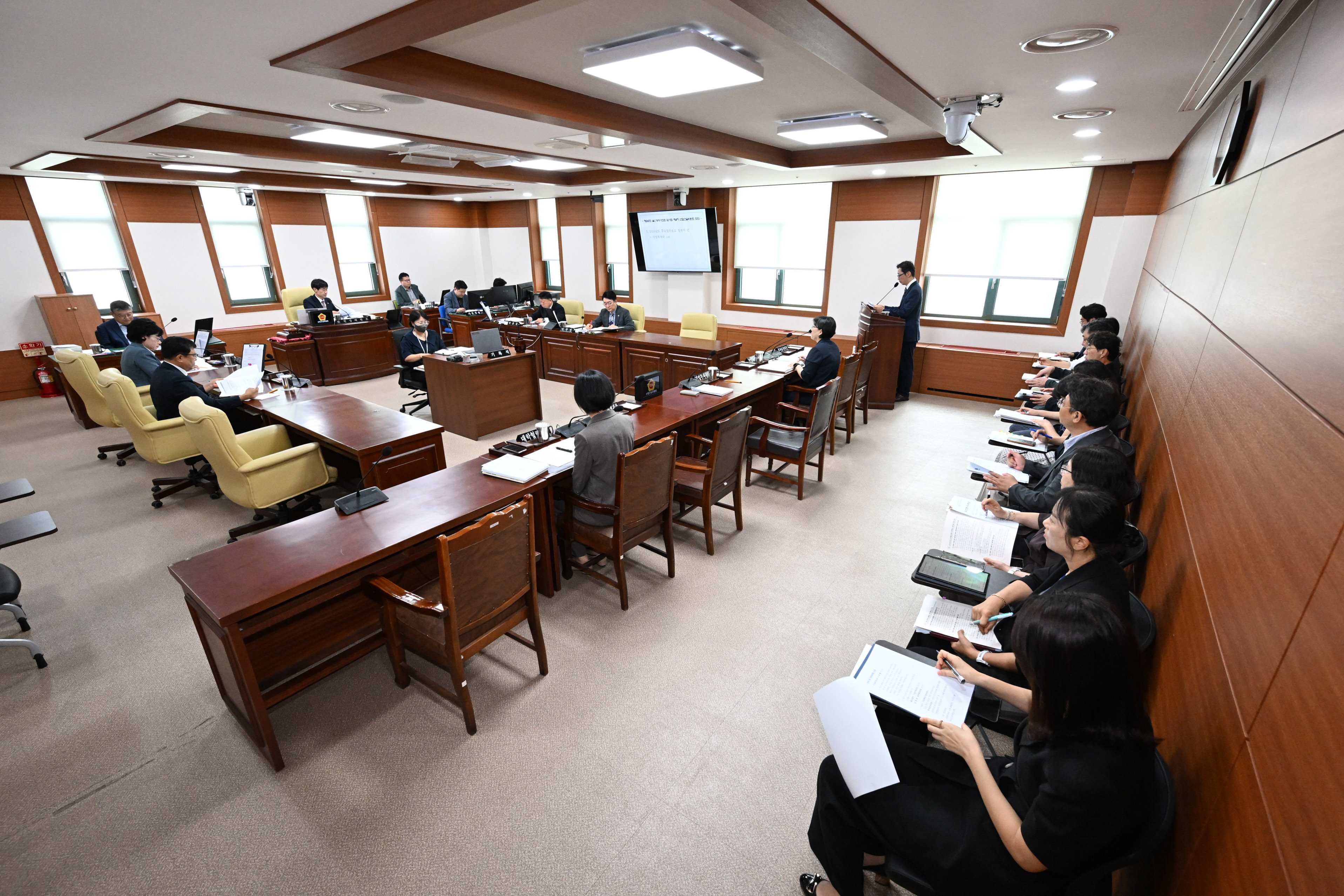 산업건설위원회, 기업투자국 소관 2026년도 주요업무보고 청취의 건4