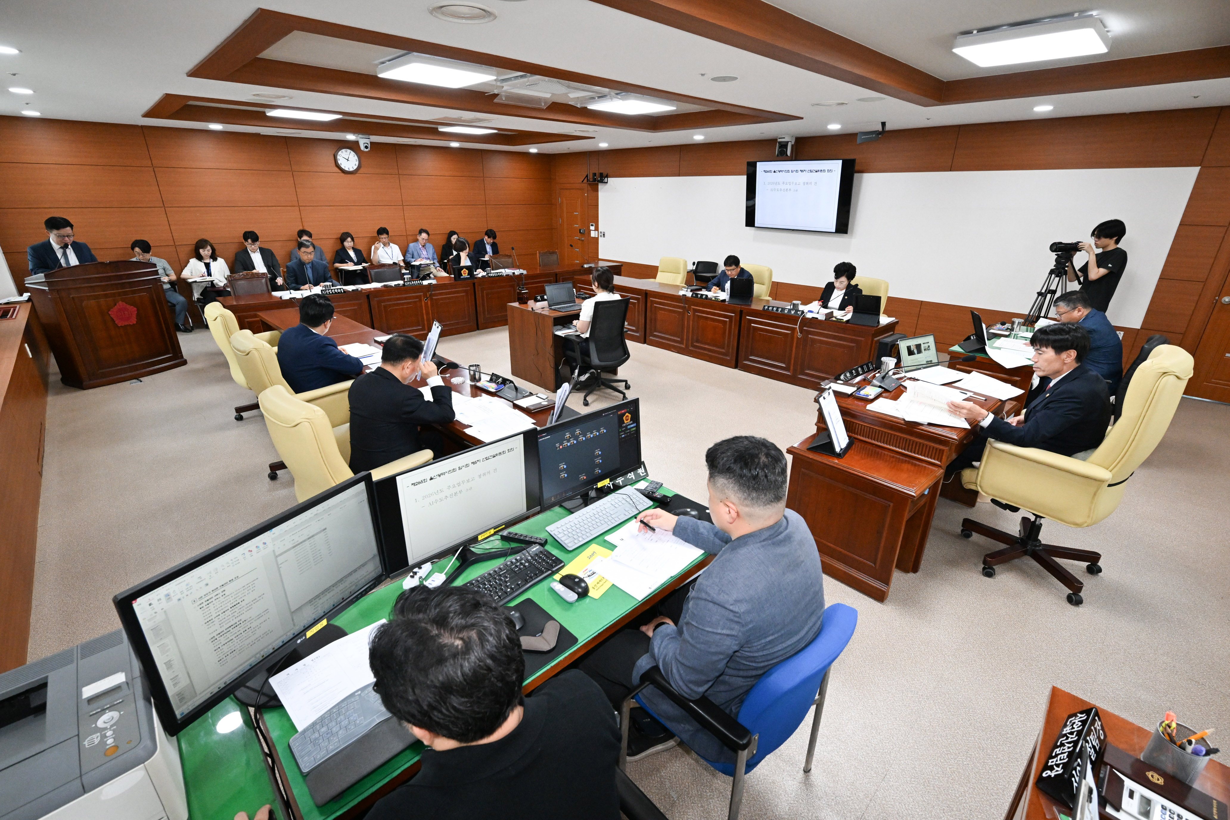산업건설위원회, AI수도추진본부 2026년도 주요업무보고 청취의 건2