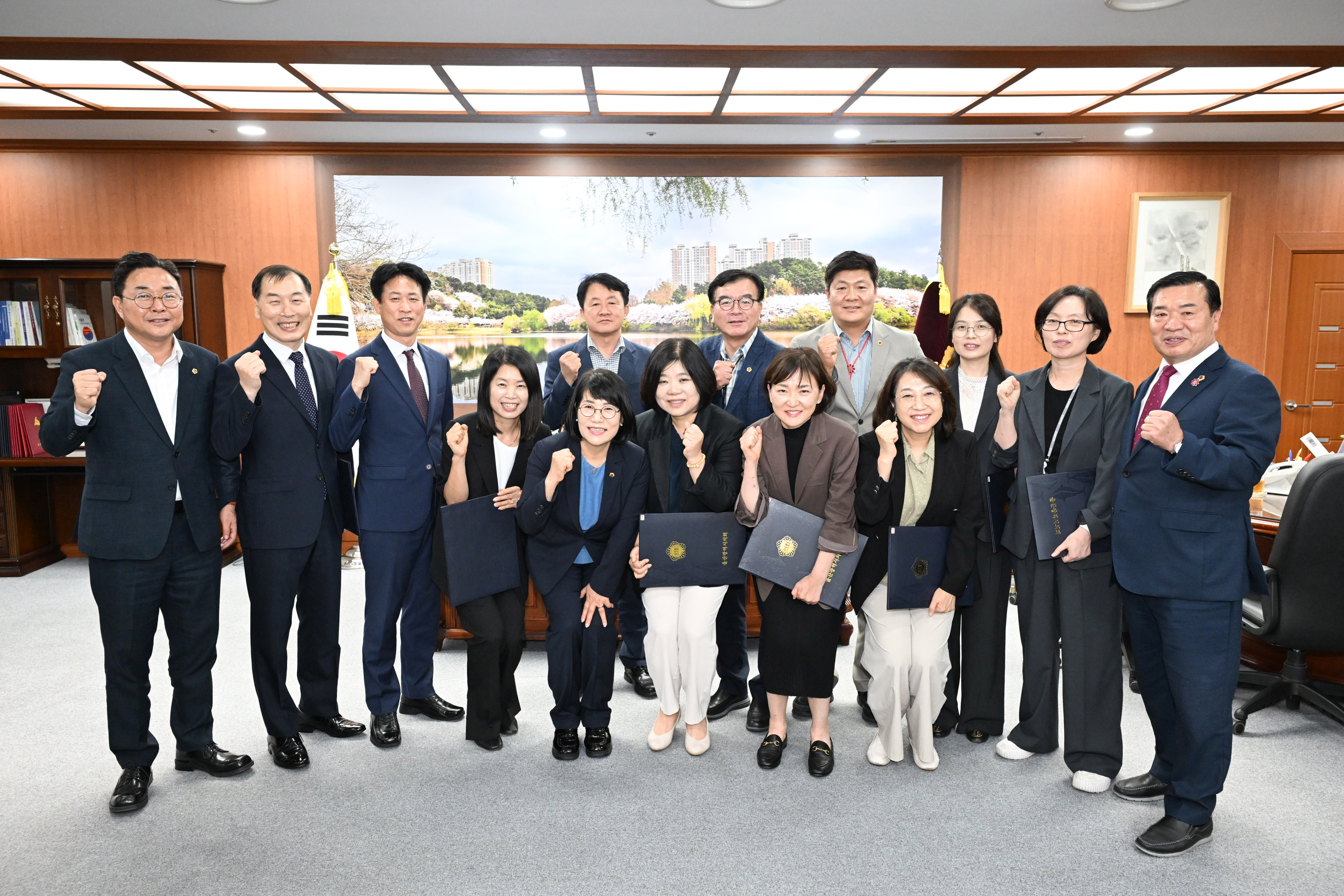 이영해 의장, 2026년 7월 정기인사 5급 이상 인사발령 임용장 수여11