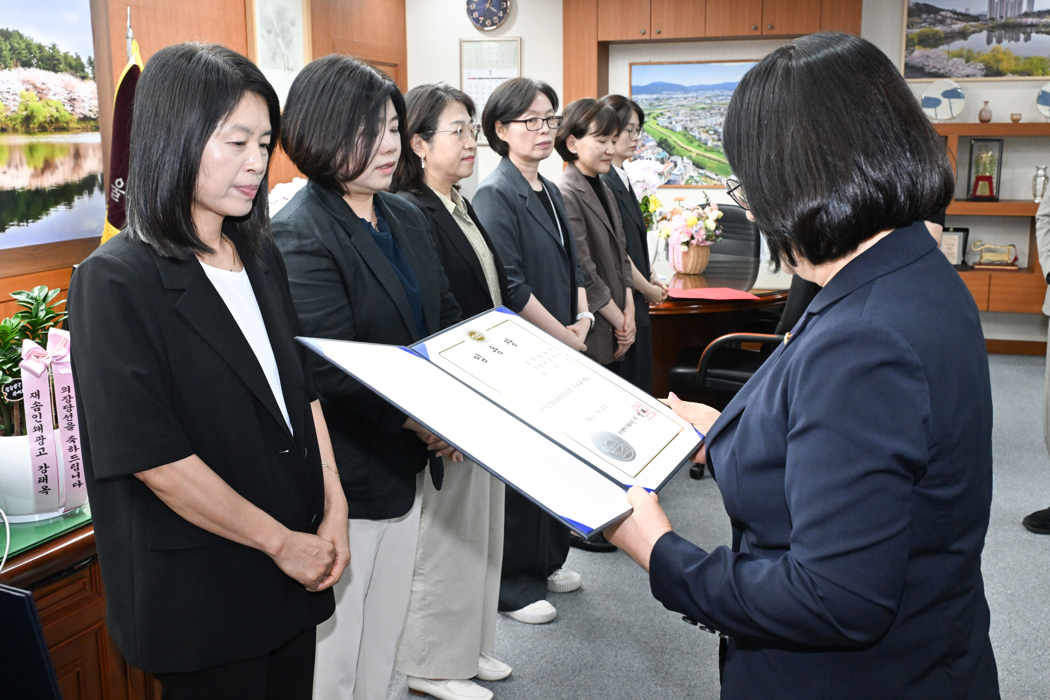 이영해 의장, 2026년 7월 정기인사 5급 이상 인사발령 임용장 수여4