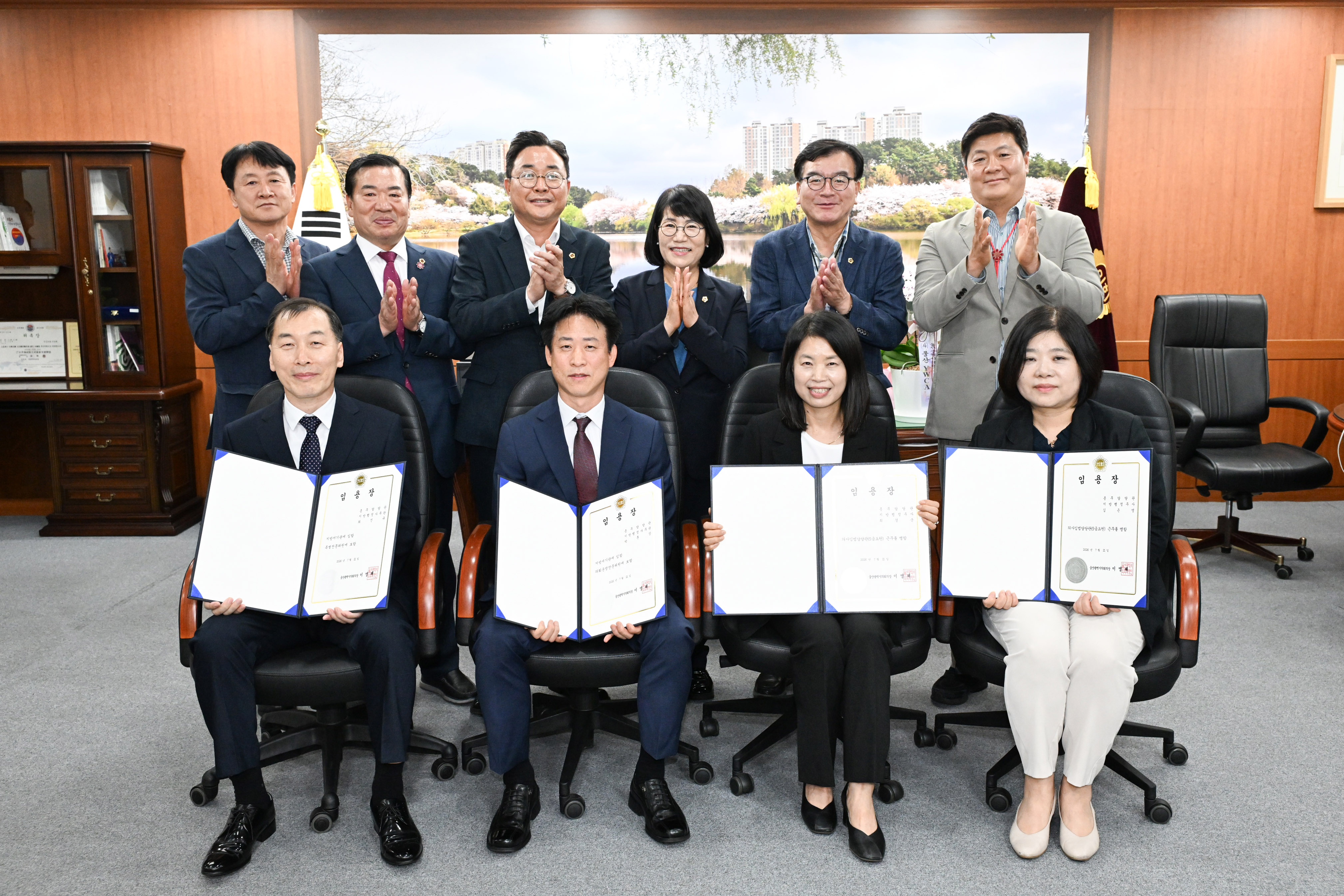 이영해 의장, 2026년 7월 정기인사 5급 이상 인사발령 임용장 수여10