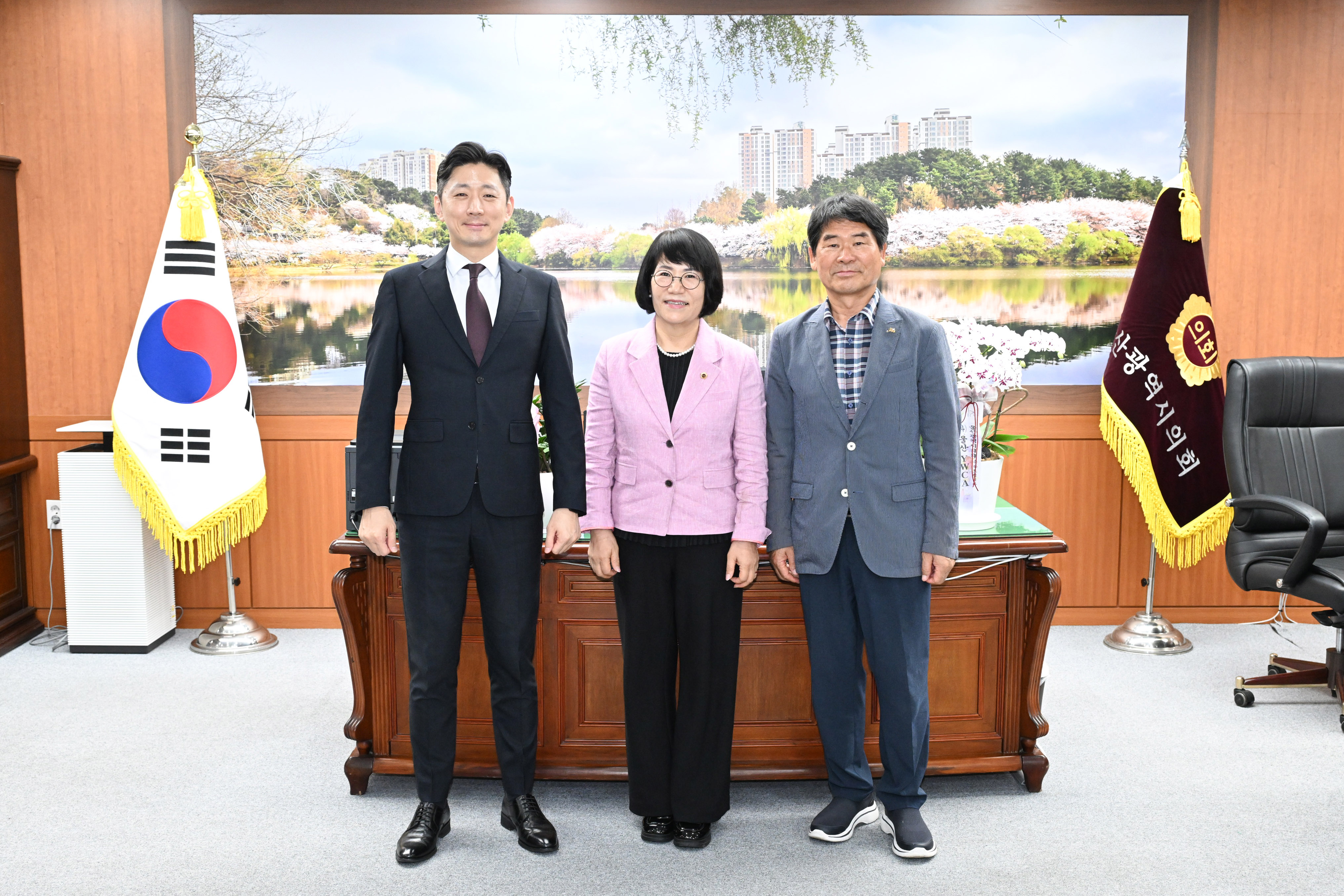 이영해 의장, 울산극동방송 남현용 지사장과 환담3
