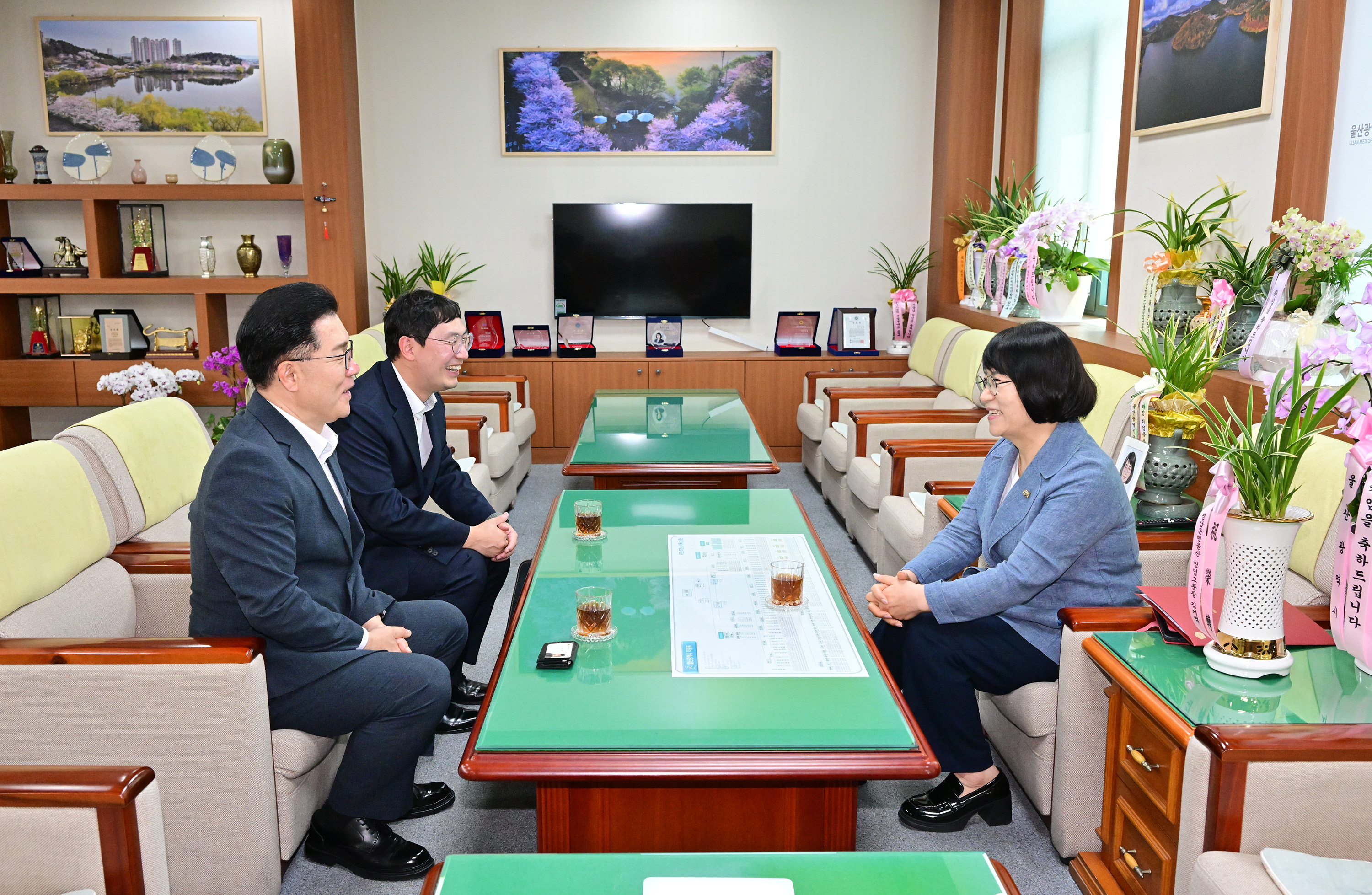 이영해 의장. BNK 울산 경남은행 울산영업그룹장 환담3