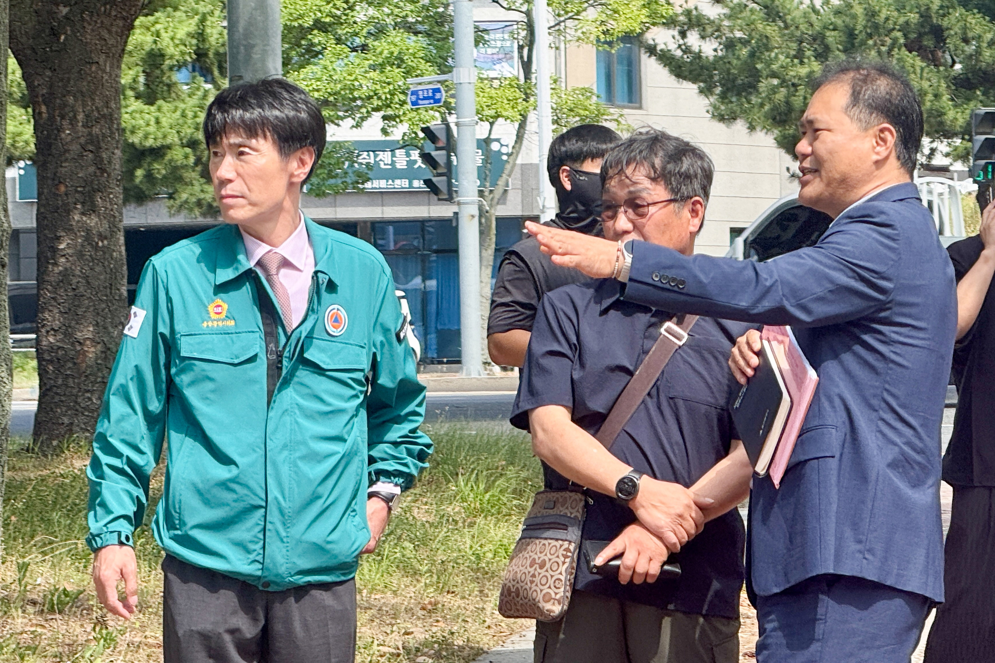 백현조 산업건설위원장, 효문사거리 우회도로 보행안전 현장점검2
