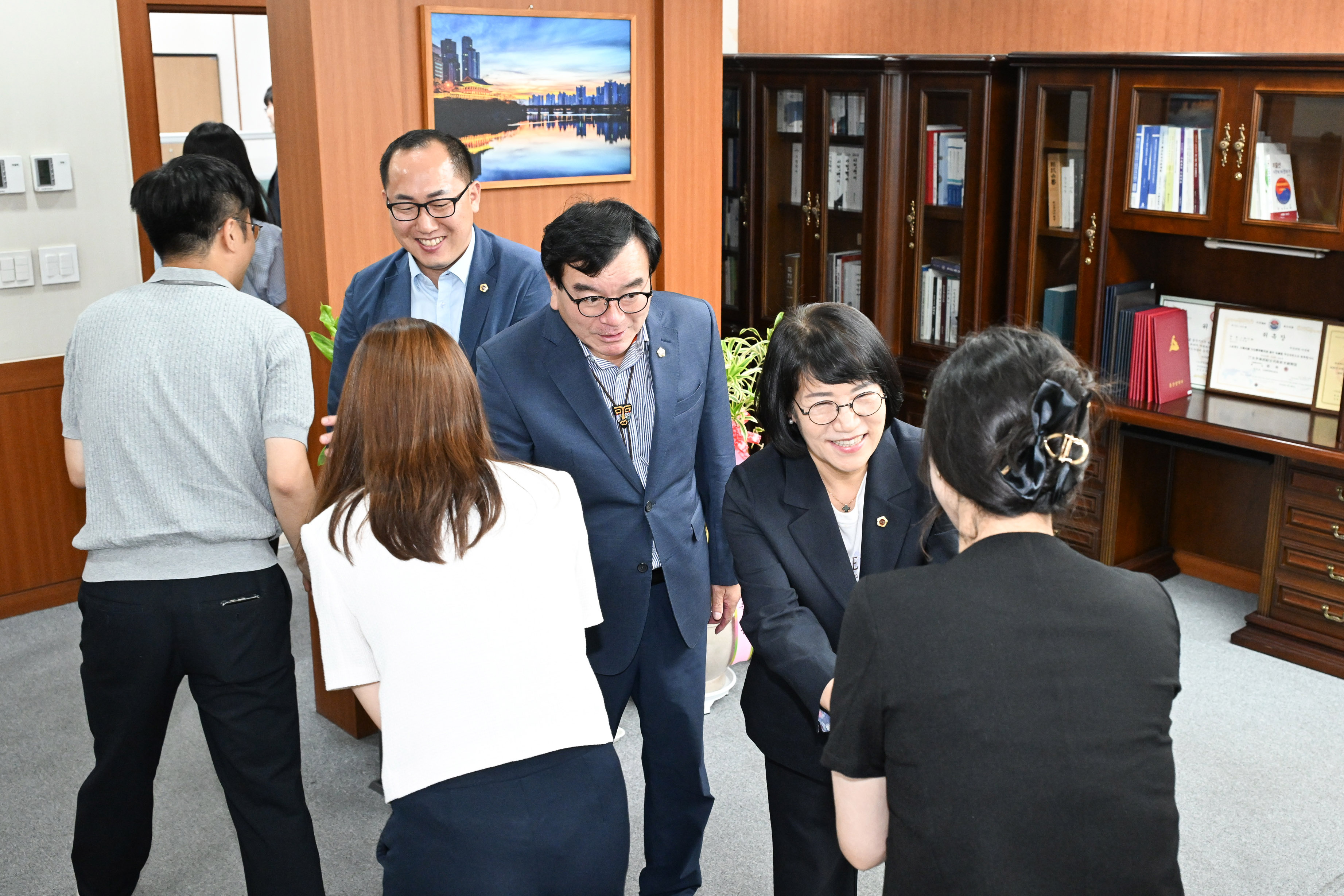이영해 의장, 정기인사 6급 이하 인사발령자 환담4