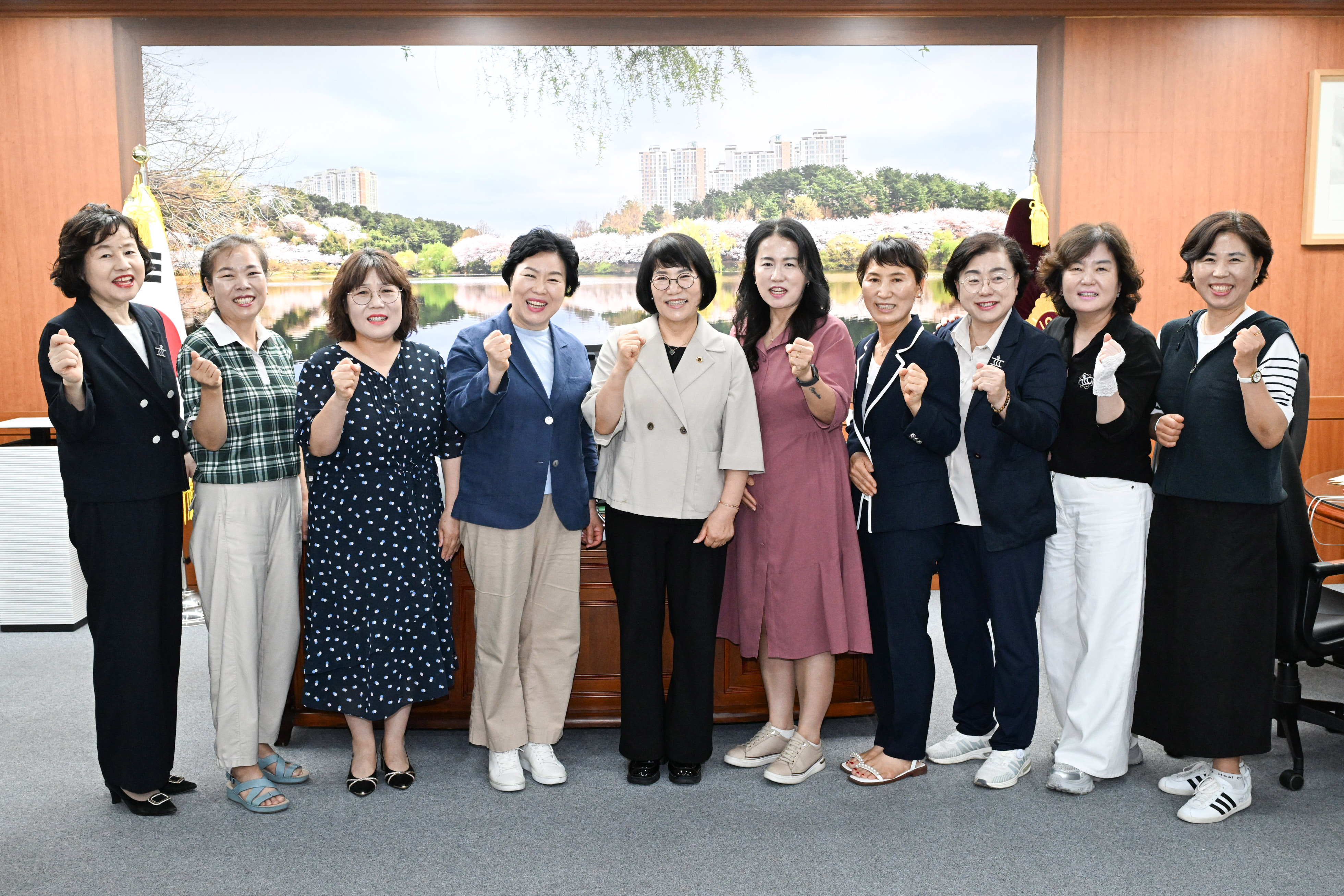이영해 의장, 한국여성경제인협회 울산지회 임원진 환담1