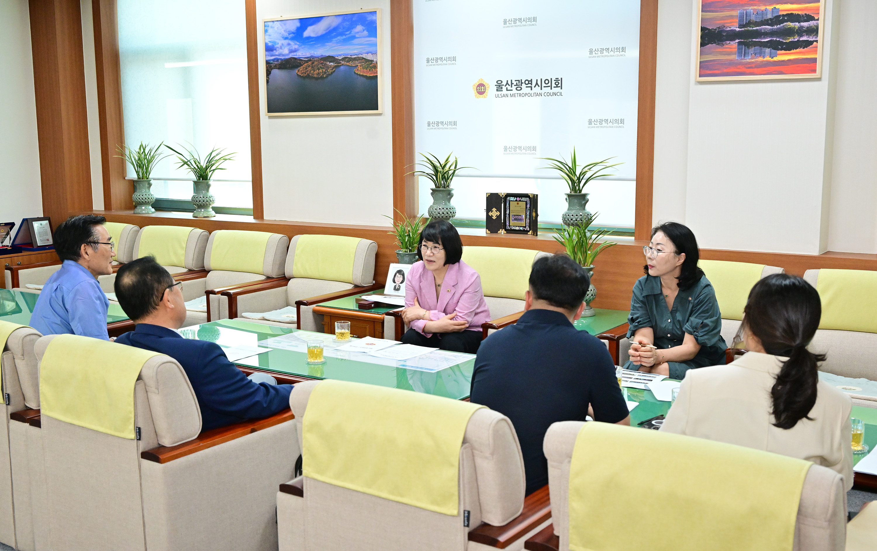 이영해 의장. 울산광역시재향군인회 임원진 환담2