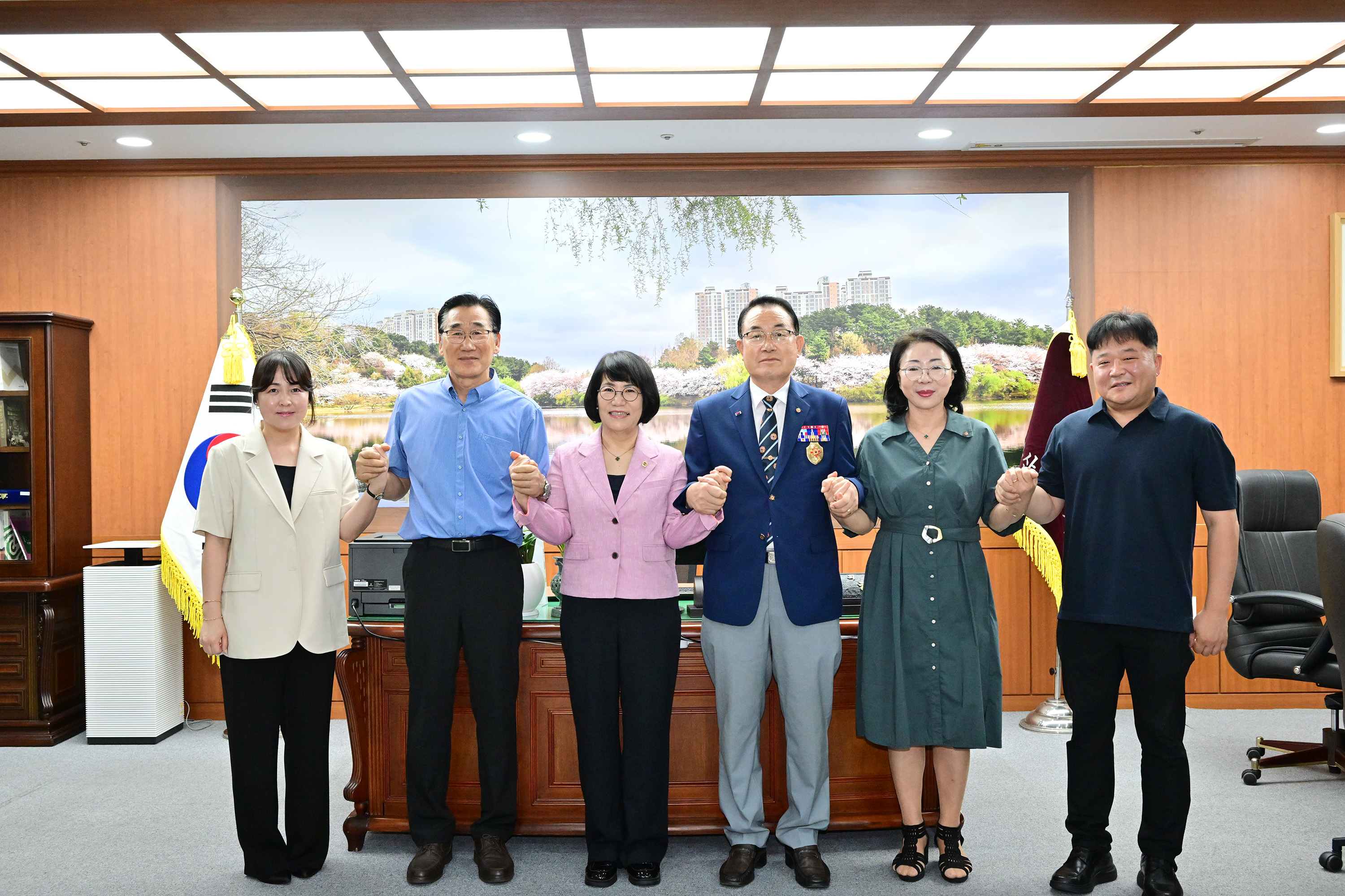 이영해 의장. 울산광역시재향군인회 임원진 환담3