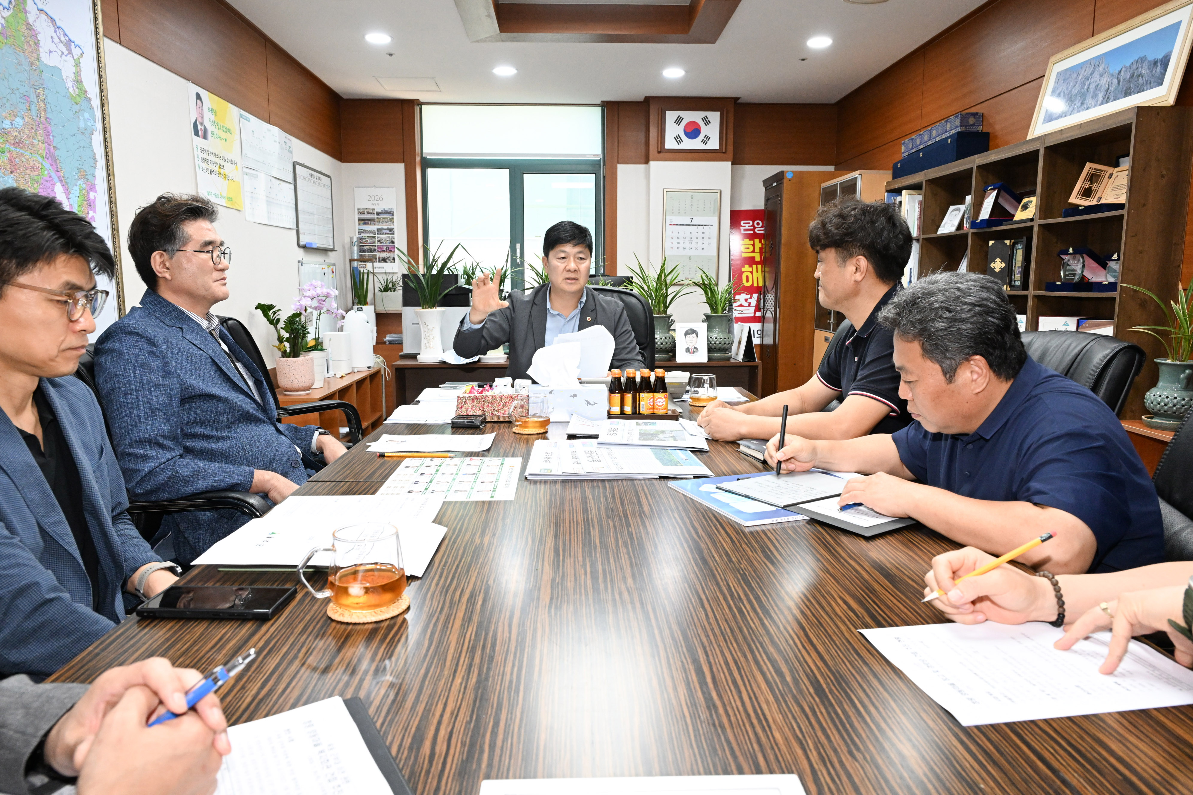 공진혁 의회운영위원장, 옥동 군부대 이전지 양동마을 주민지원사업 점검1