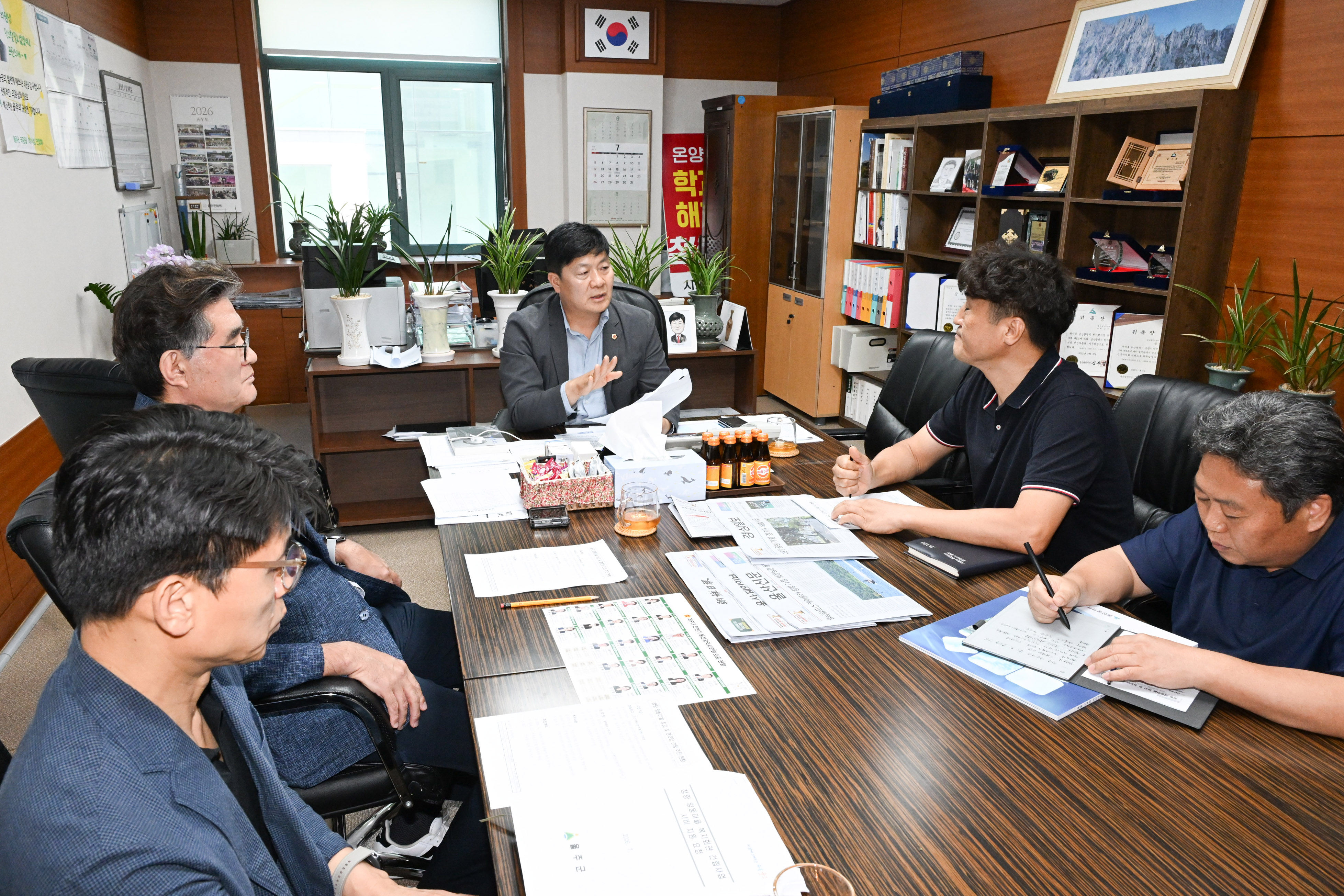 공진혁 의회운영위원장, 옥동 군부대 이전지 양동마을 주민지원사업 점검2