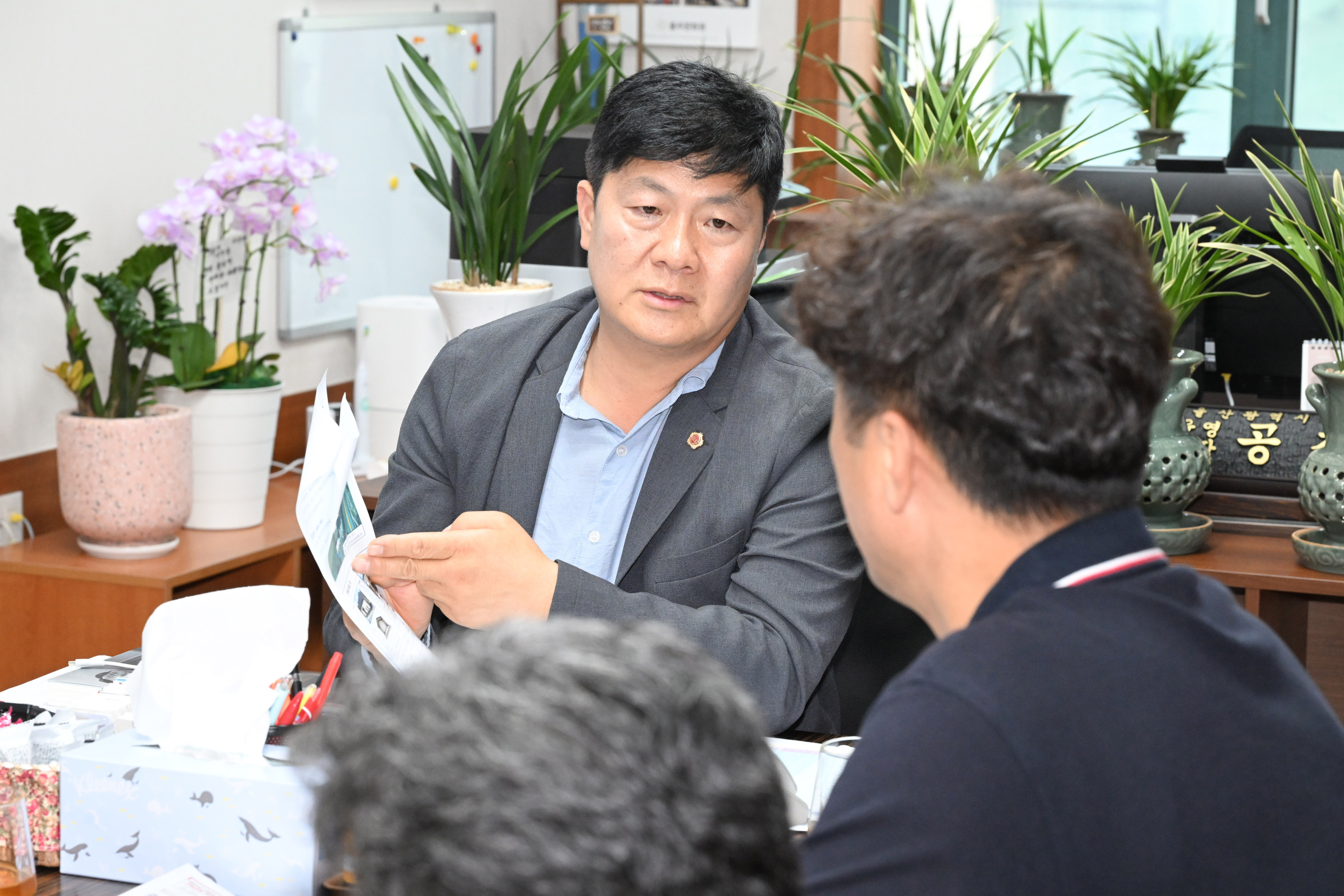 공진혁 의회운영위원장, 옥동 군부대 이전지 양동마을 주민지원사업 점검3