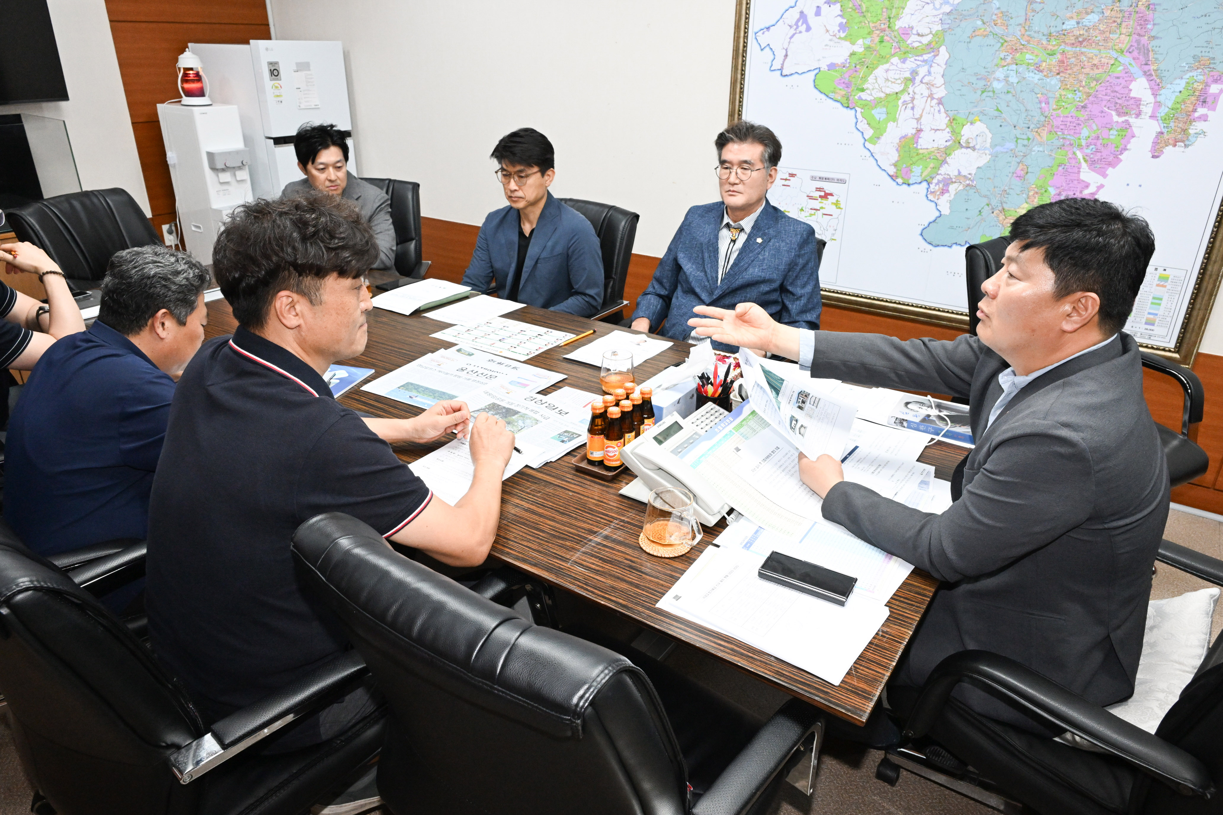 공진혁 의회운영위원장, 옥동 군부대 이전지 양동마을 주민지원사업 점검5