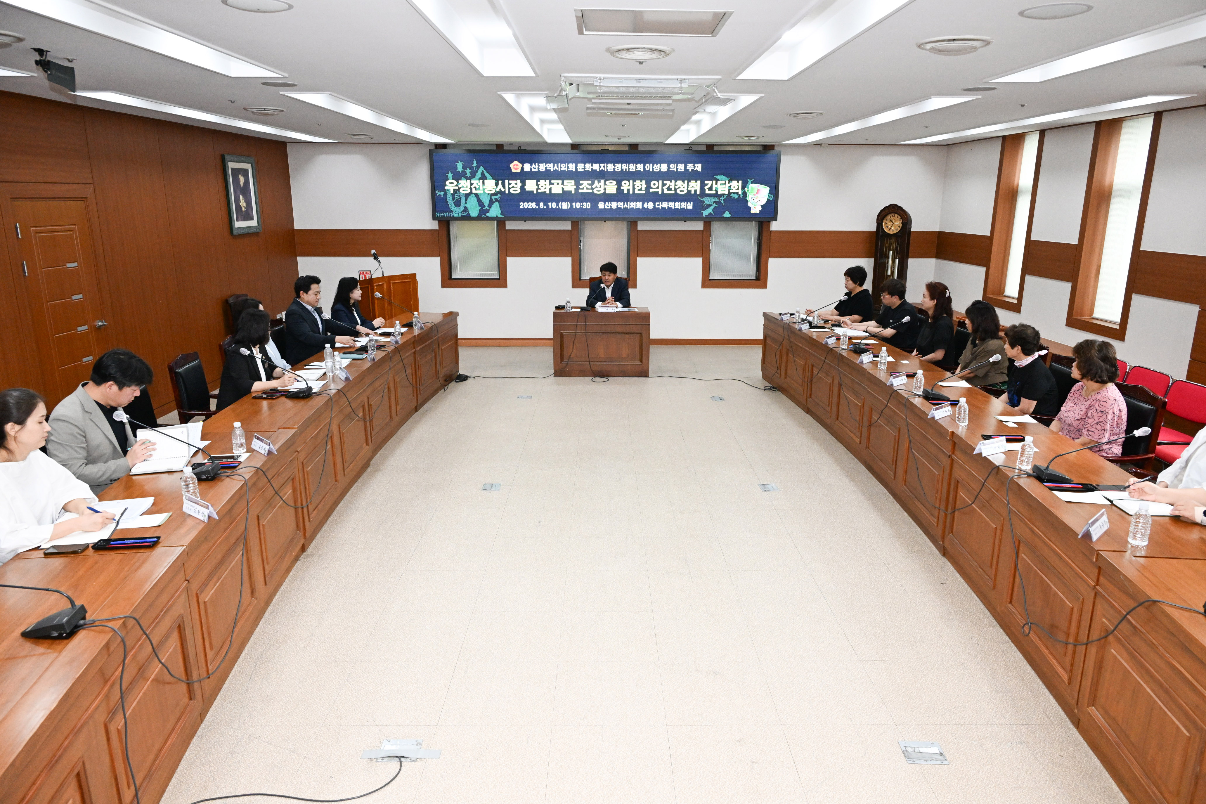 이성룡 의원, 우정전통시장 특화골목 조성 의견 청취2