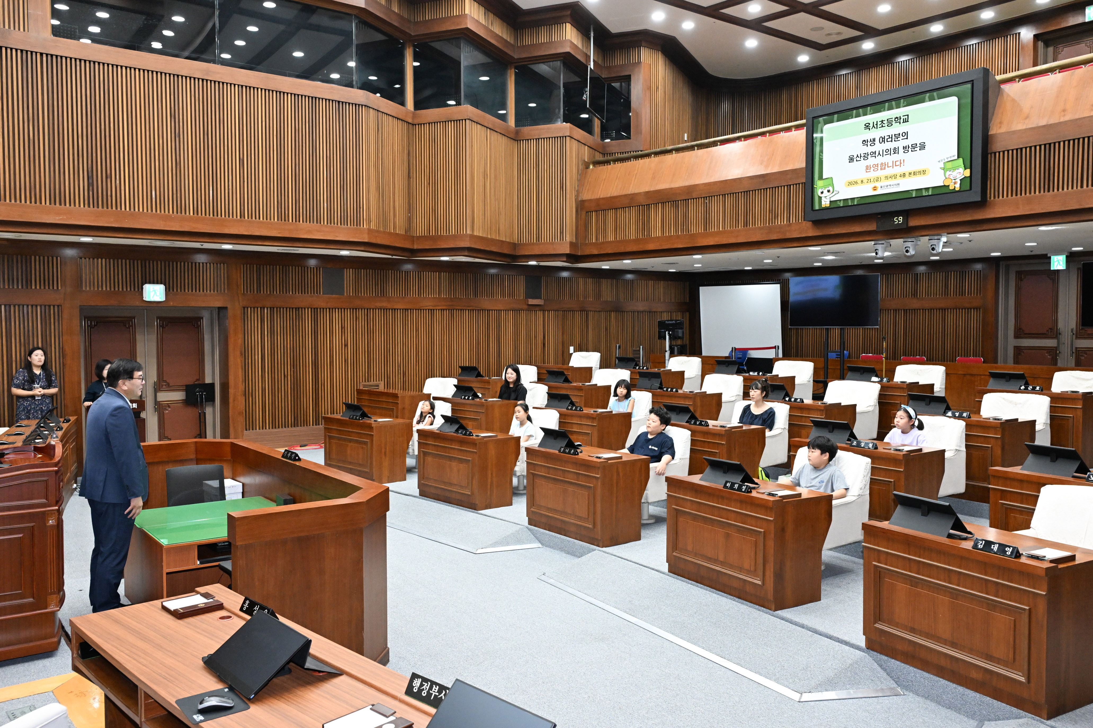 옥서초등학교 학생 시의회 본회의장 견학3