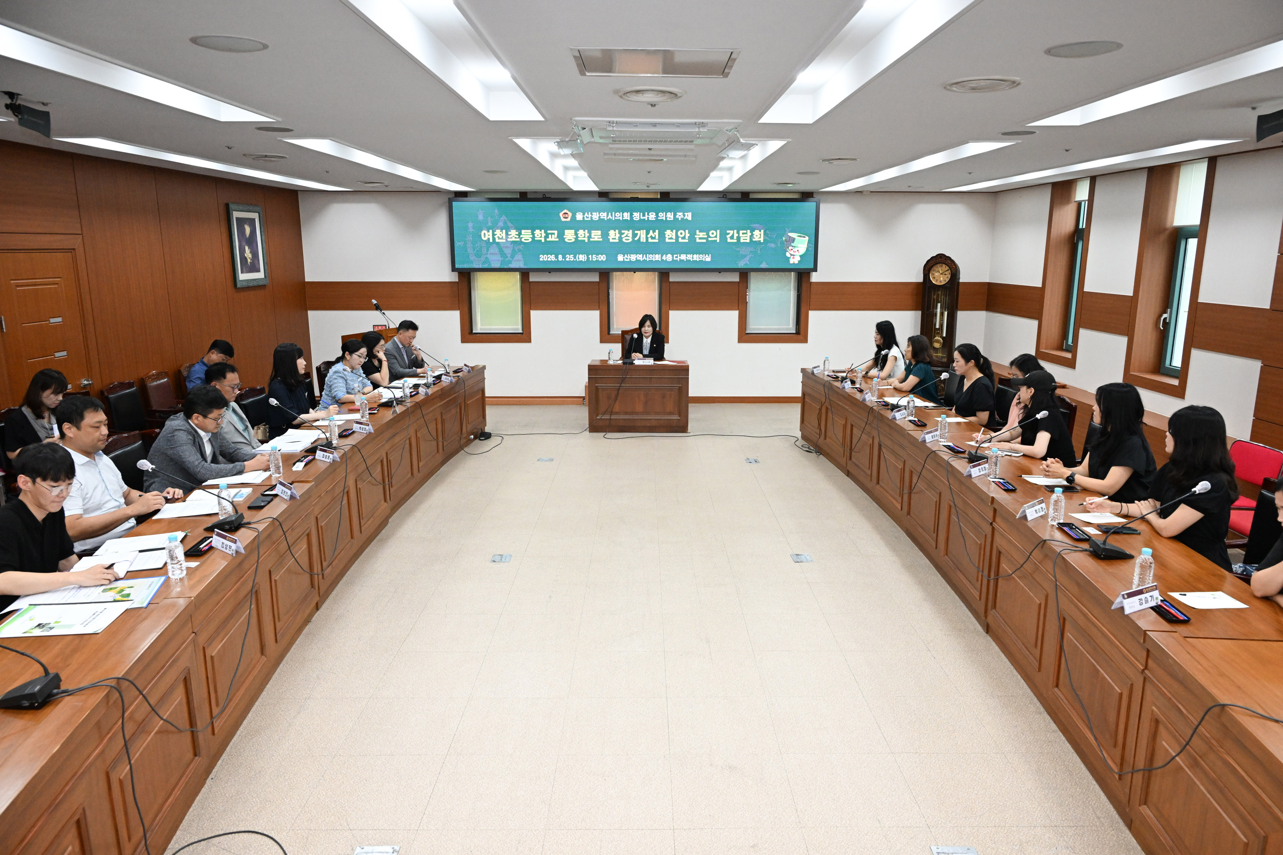 정나윤 의원, 여천초등학교 통학로 환경개선 현안 논의 간담회3