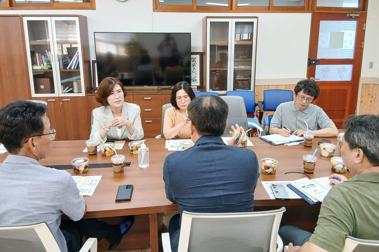 허희정 의원, 삼정초 운동장 및 시설 개선 민원 현장방문3