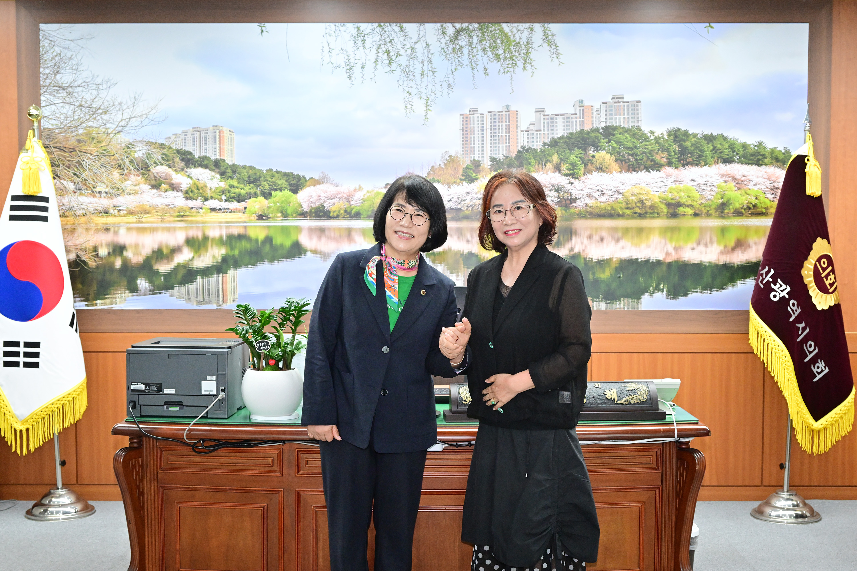 이영해 의장, 울산공예협동조합 이사장 환담1