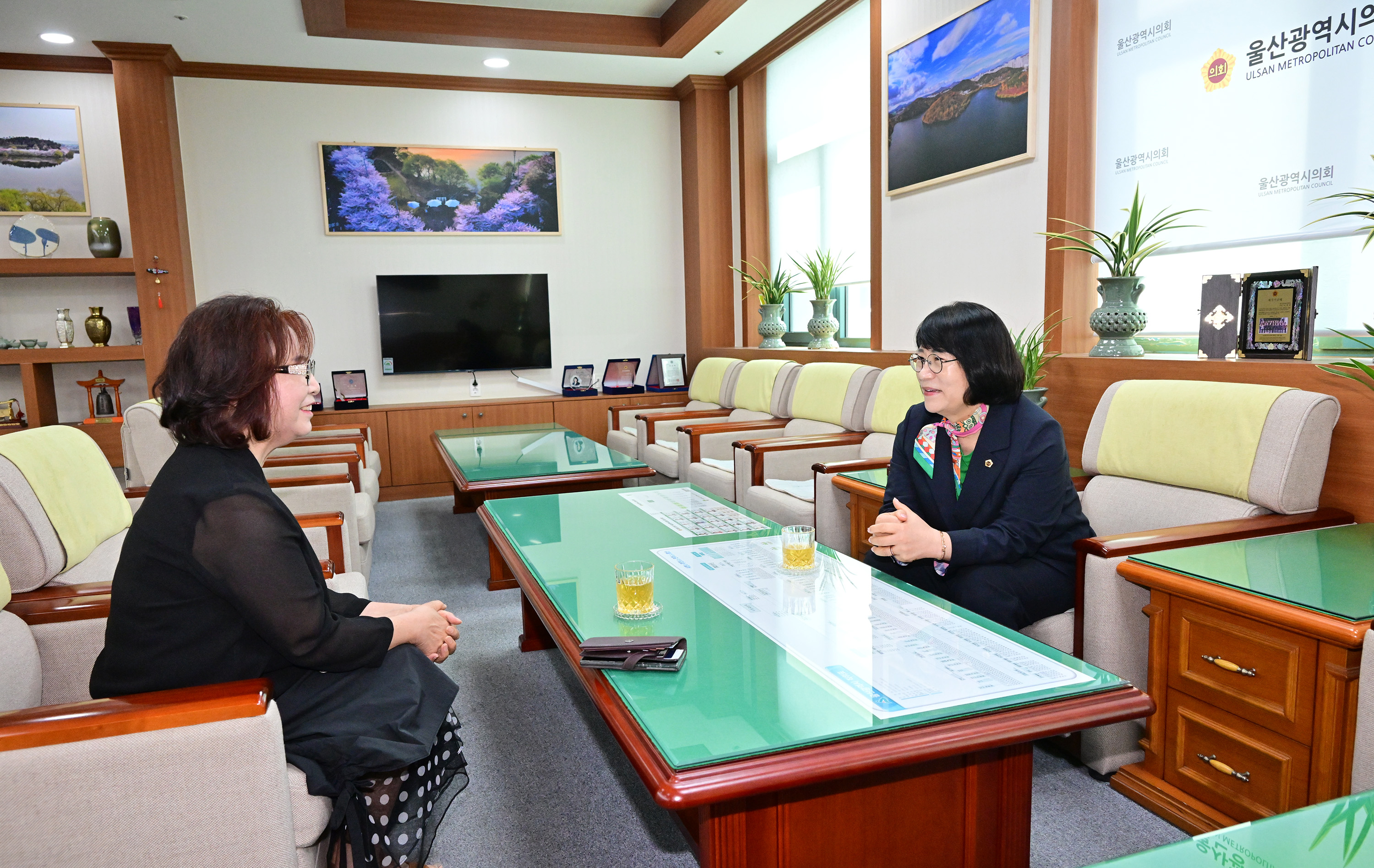 이영해 의장, 울산공예협동조합 이사장 환담2