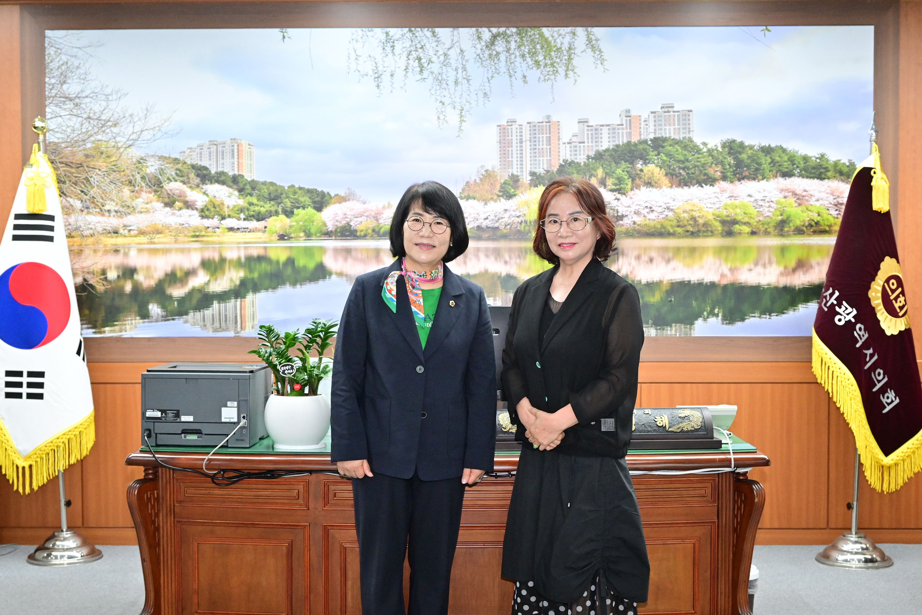 이영해 의장, 울산공예협동조합 이사장 환담3