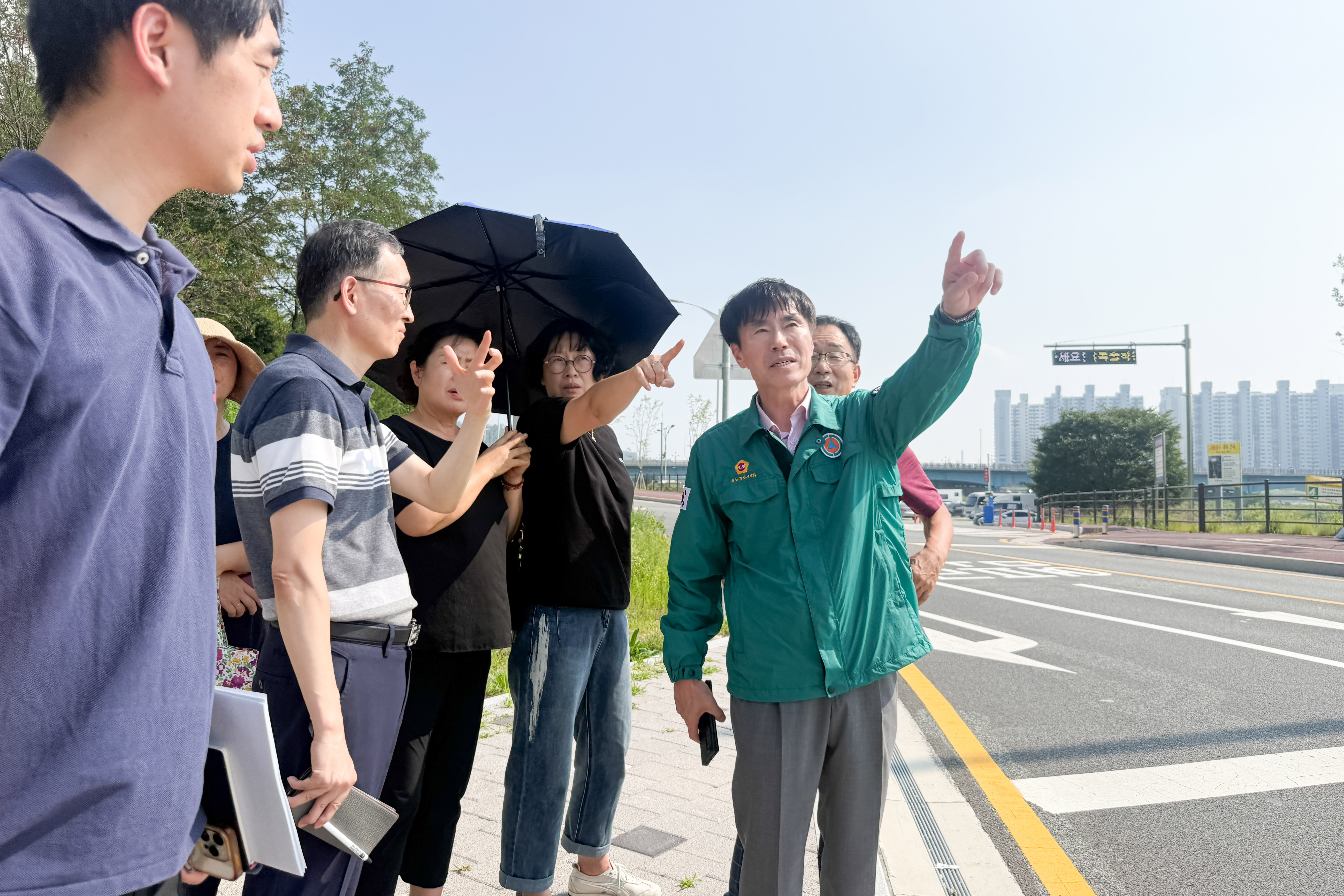 백현조 산업건설위원장, 신현교차로 도로확장 점검1