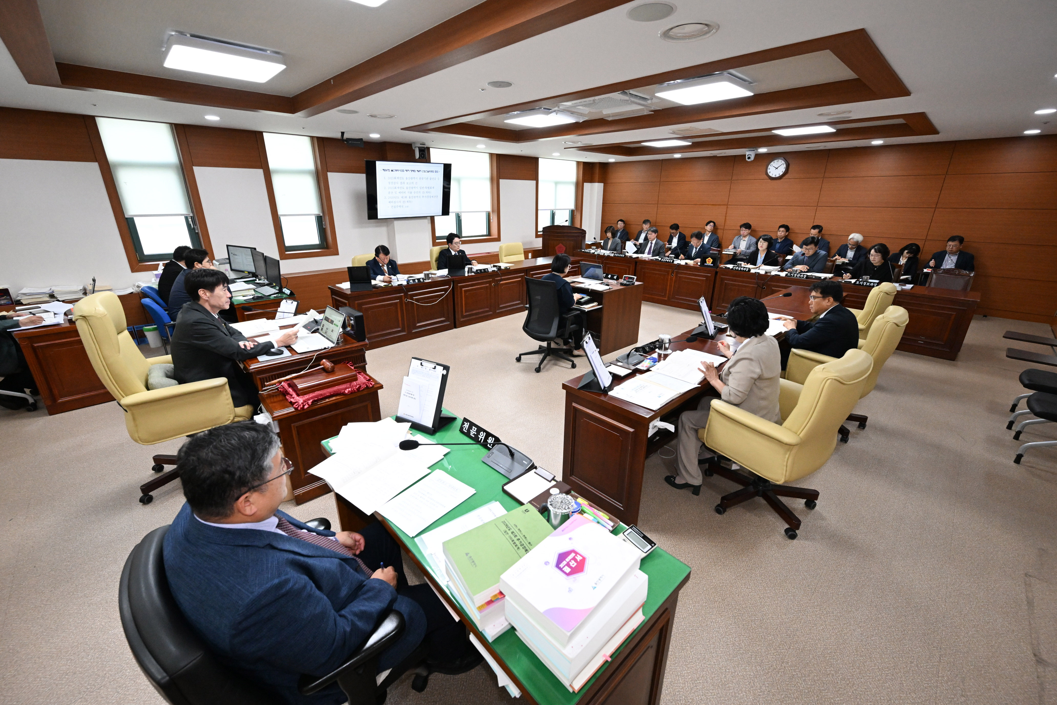 산업건설위원회, 건설주택국 소관 2026년도 제3회 울산광역시 추경예산안 예비 심사2