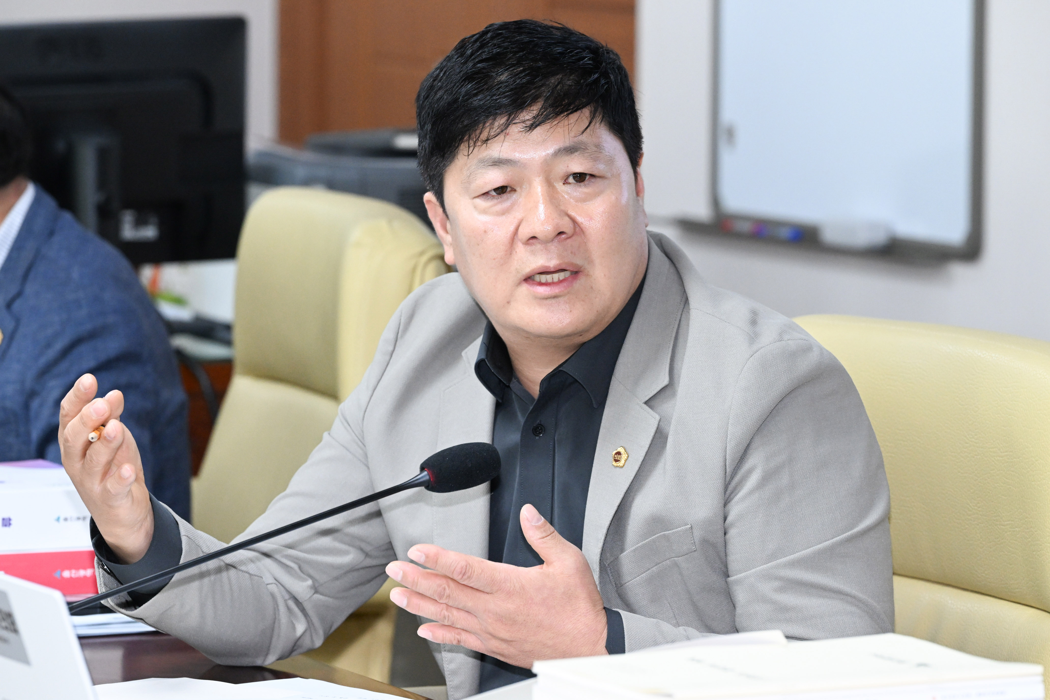 행정자치위원회, 행정국 소관 2025회계연도 결산 및 2026년도 제3회 울산광역시 추경예산안 예비 심사5
