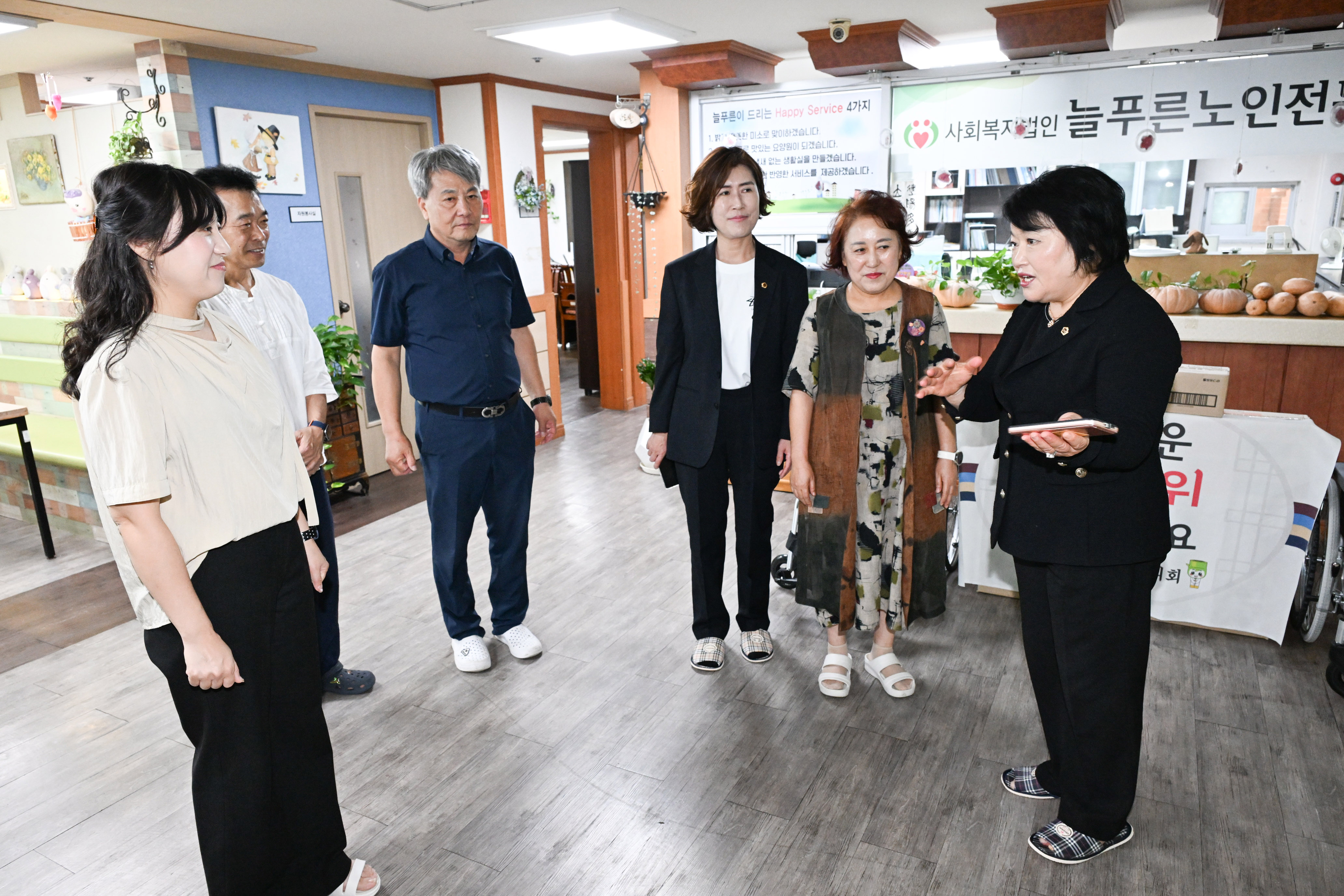 강혜순 교육위원장, 허희정 의원 추석맞이 위문품 전달3